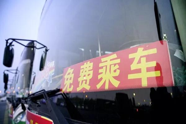 免費(fèi)乘車首日，邯鄲公交人全力保出行