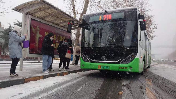 邯鄲公交：迎“雪”而上 全力保障市民出行