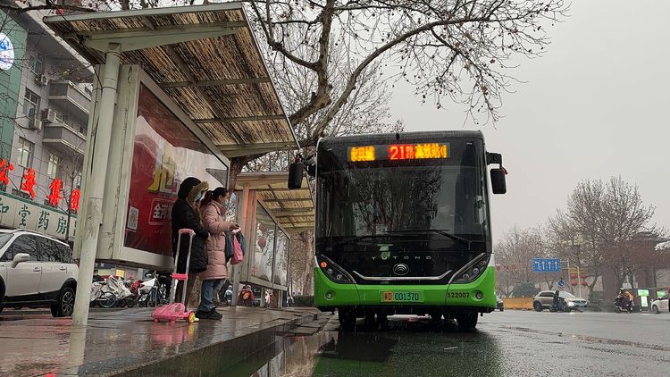 雨雪天氣，邯鄲公交暖人也暖心！